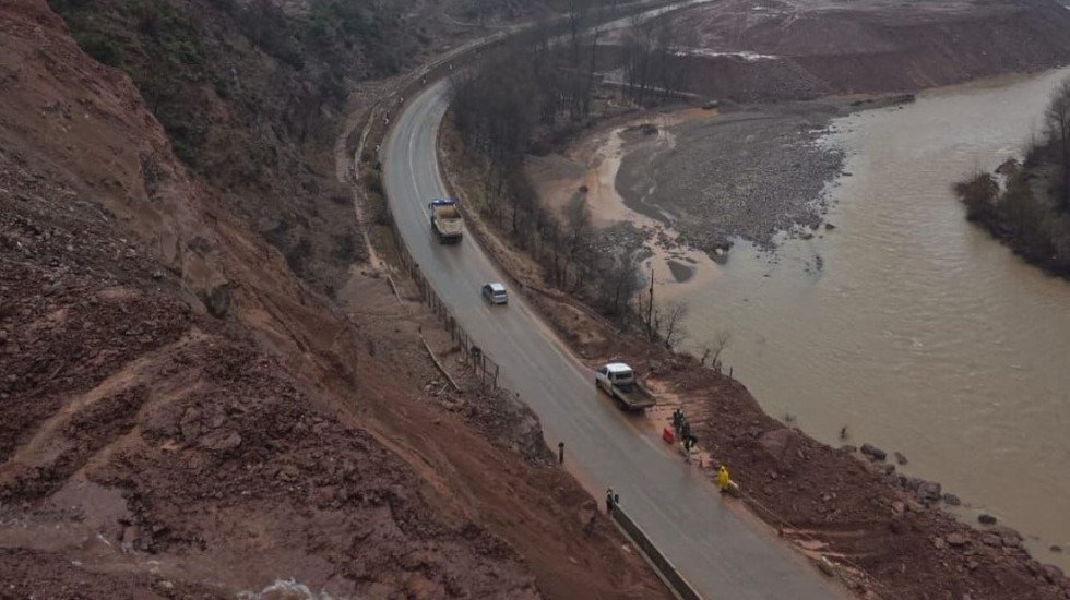 Përfundojnë punimet, hapet normalisht aksi Librazh- Prrenjas