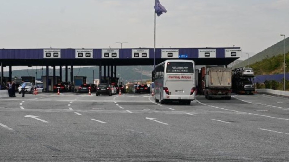 Fluks i lartë në Morinë, 3 mijë qytetarë nga Kosova hynë në Shqipëri këtë fundjavë