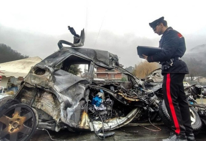 Aksident fatal në Itali, 33-vjeçari shqiptar digjet brenda automjetit që shpërtheu në flakë