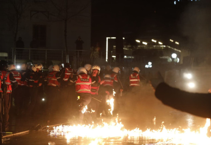 Disa të mitur mes 21 të arrestuarve nga incidentet në protestë, nis hetimi për 5 anëtarë të lartë të PD-së