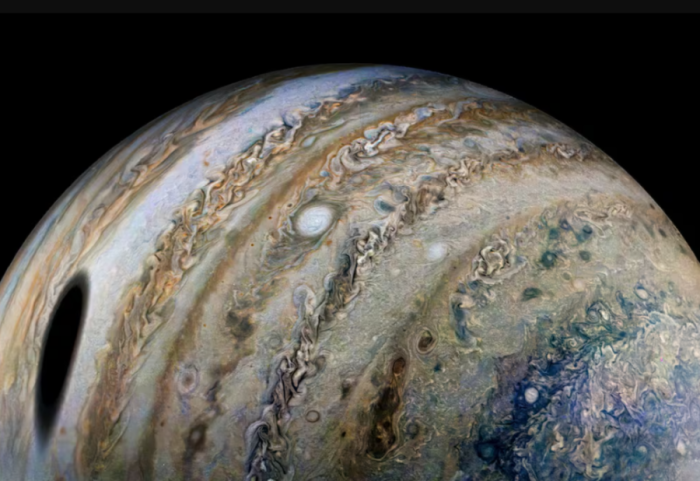 “Librat e shkollës të rishkruhen!” Shkencëtarët: Planeti më i madh i sistemit tonë diellor, më i vogël nga sa mendohej