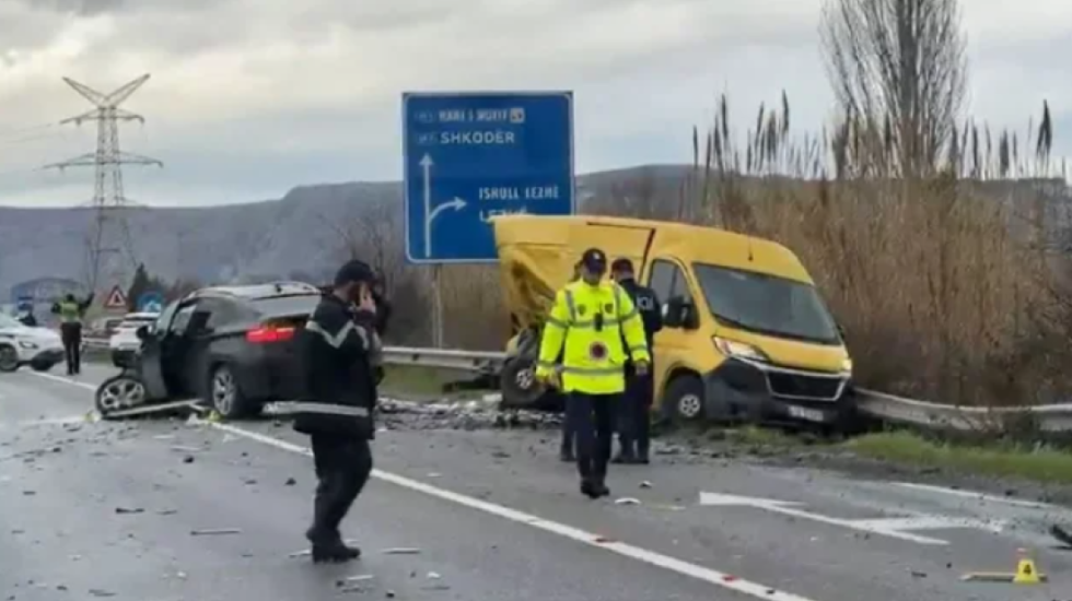 Aksident i rëndë në Ishull Lezhë, përplasen 3 mjete, ka të plagosur