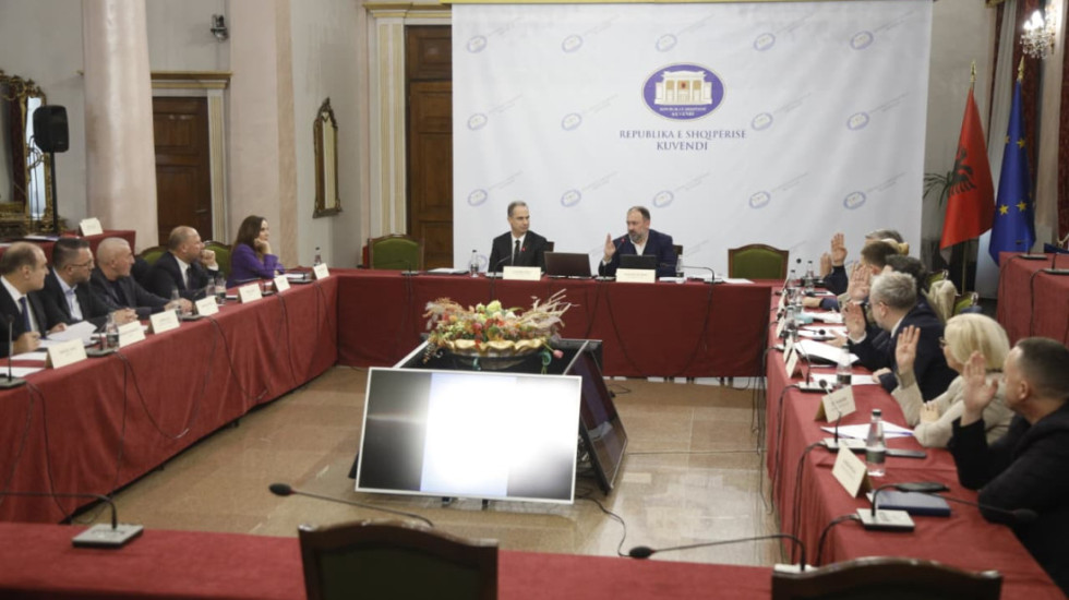 Një ditë pas protestës së dhunshme, opozita rikthehet në tryezën e Reformës Territoriale