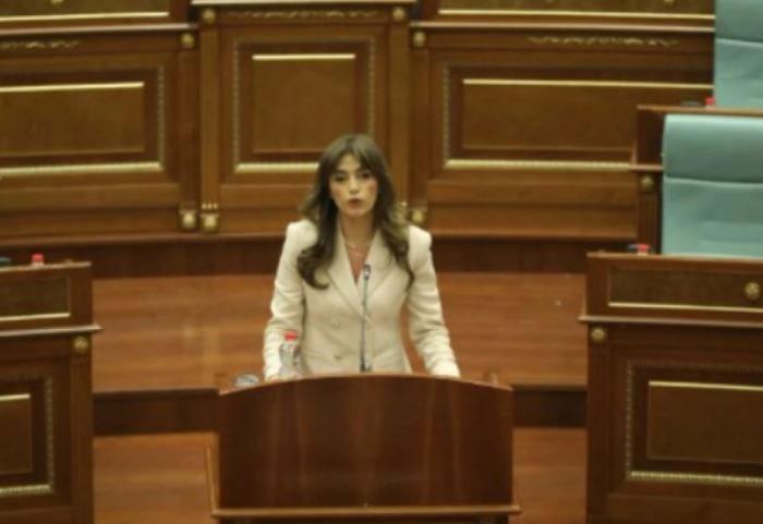 Konstituohet Kuvendi i Kosovës, Albulena Haxhiu zgjidhet kryetare