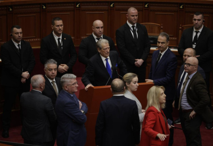 E enjtja e tensioneve parlamentare, votimi për Ballukun dhe protesta e opozitës