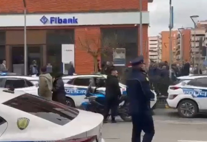 Detaje të reja nga grabitja e bankës, 61-vjeçari mori 800 mijë lekë