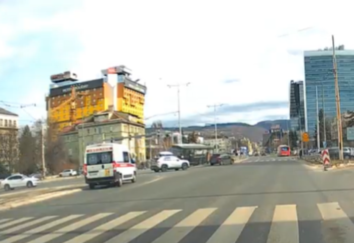 Video e frikshme në Bosnjë, tramvaji përplas çdo gjë që i del përpara, 1 i vdekur dhe 4 të plagosur