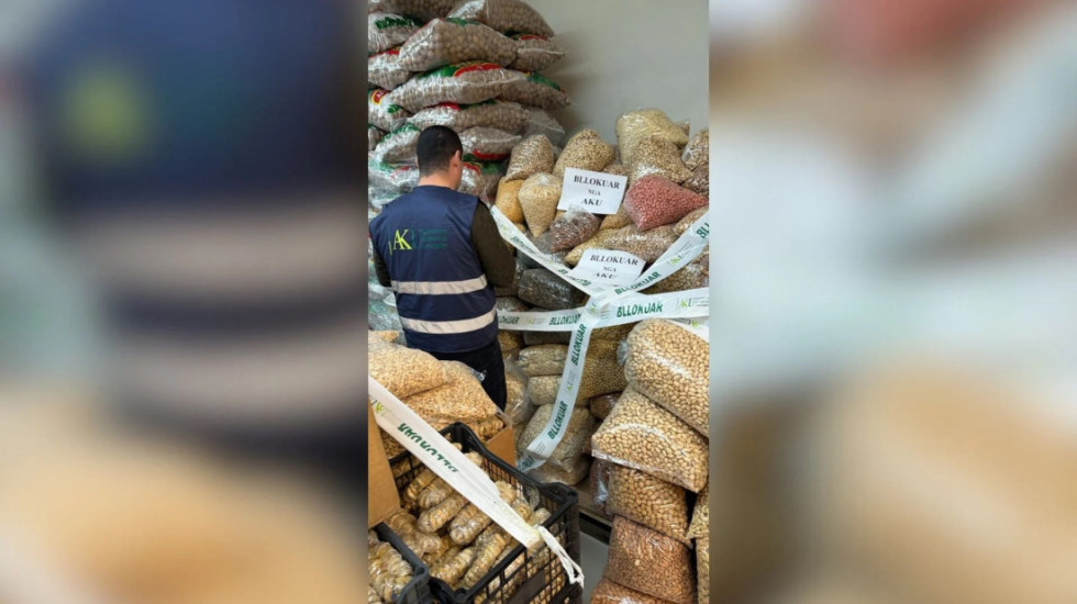 Bllokohen nga AKU 2.4 ton sallam, djathtë dhe fruta të thata