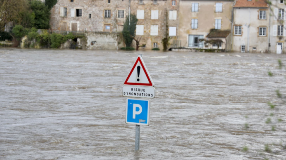 2 viktima nga stuhia “Nils” në Francë, 450 mijë njerëz pa energji elektrike