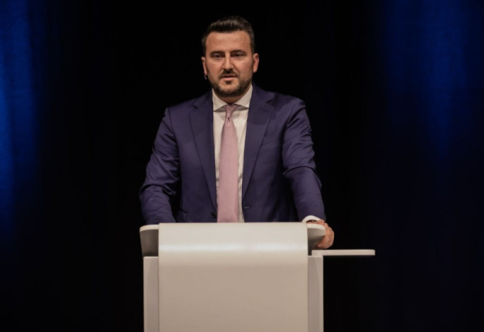 Shqiptari që po trazon politikën zvicerane, sfidon të majtët për kryebashkiak të Zyrihut