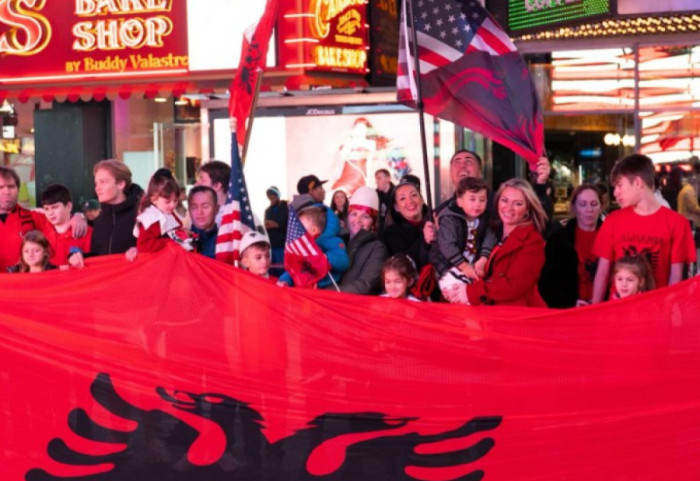 Gjysma e shqiptarëve jashtë vendit! Zbulohen shifrat, sa e madhe është Diaspora shqiptare?