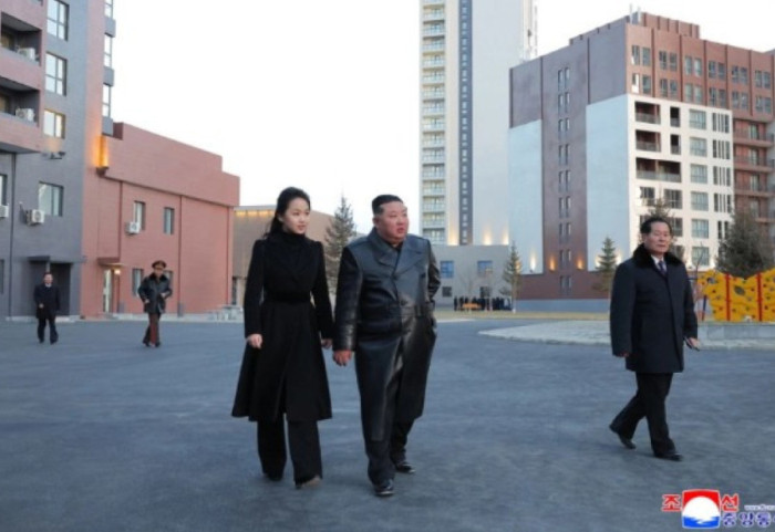 “As Zoti nuk të mbron”, Koreja e Veriut mburret me raketahedhësin e ri me kapacitet bërthamor