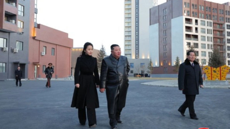 “As Zoti nuk të mbron”, Koreja e Veriut mburret me raketahedhësin e ri me kapacitet bërthamor