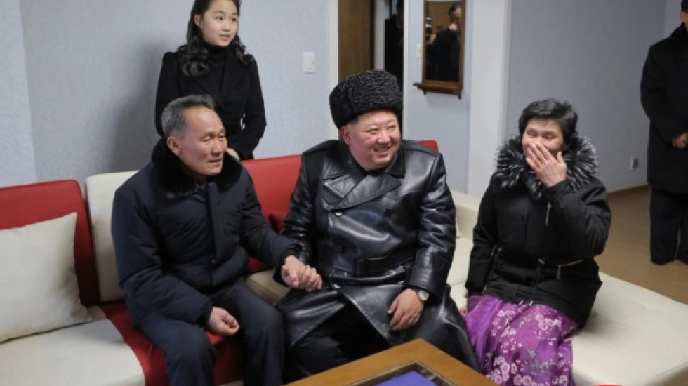 Kim Jong-un bën me shtëpi familjet e ushtarëve që u vranë në luftën Rusi-Ukrainë