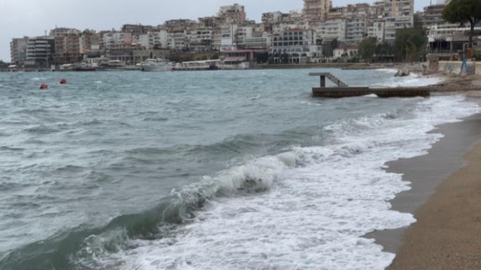 Moti i keq pezullon lundrimin në Sarandë, anulohet linja e tragetit me Korfuzin