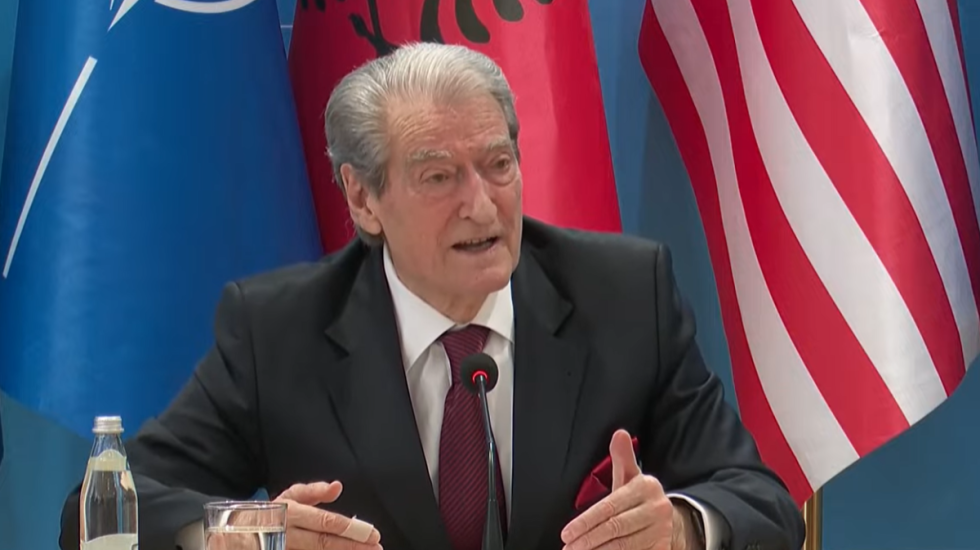 Bllokimi i akseve rrugore, reagon Berisha: Rrugën nuk e shembi shiu, por korrupsioni