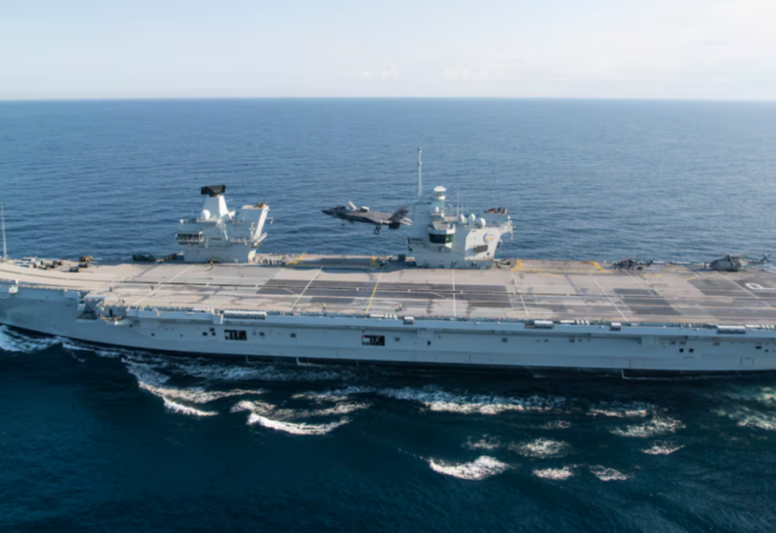 Britania vendos aeroplanmbajtësen e saj kryesore pranë Groenlandës