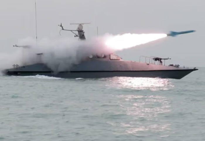 Irani mbyll ngushticën e Hormuzit për stërvitje ushtarake