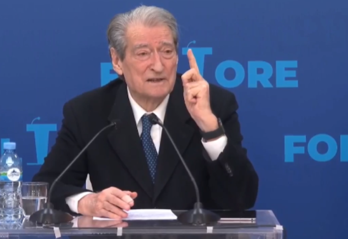 “Jemi komb pa të ardhme”, Berisha akuzon nga Sukthi: Mbrojnë grabitjet dhe zhytën shqiptarët në varfëri