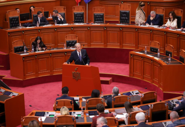 Berisha në Kuvend: Avoketërit e Lubisë e kyçin gojën para të huajve, u pëshpëritin se do ia heqin imunitetin