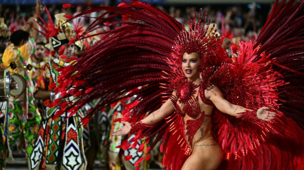 Vinicius vuan, e dashura e tij bëhet “Mbretëresha” e re e Rios