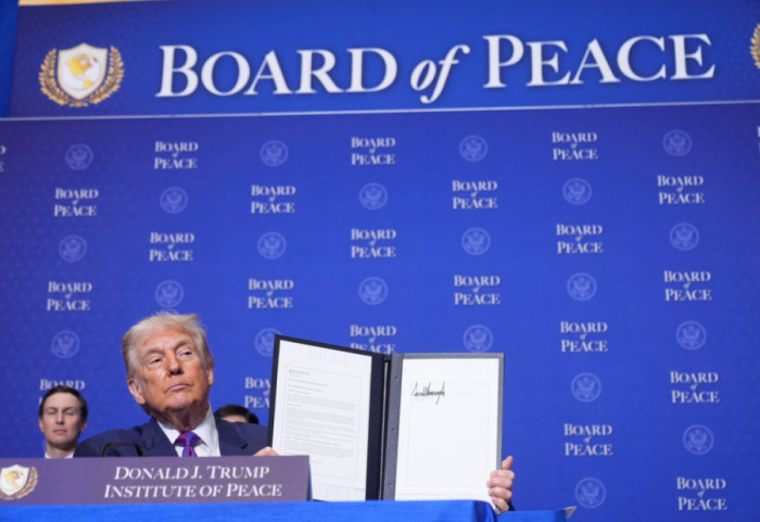 Shqipëria dhe Kosova firmosin Bordin e Paqes, Trump ngre çekiçin e artë