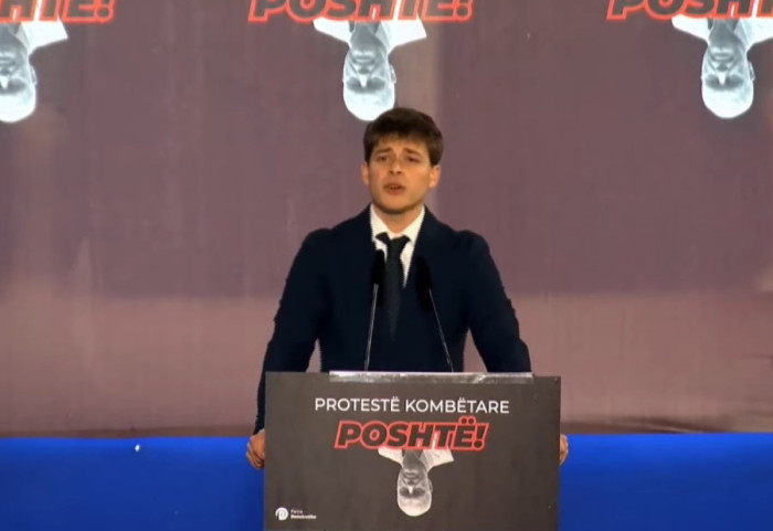 "Më ka ngelur të më vijë Rama në dasëm", studenti në protestën e PD: Prapë fajin e ka Saliu?