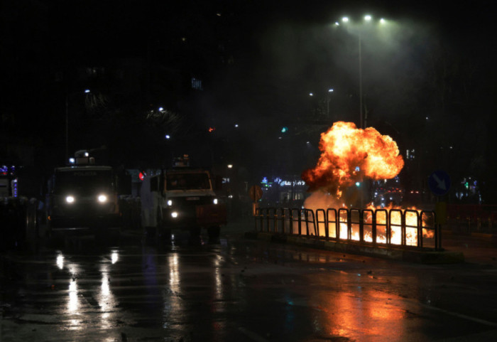“U hodh gaz lotsjellës në xhami”, Bardhi: Akt i rëndë dhe i papranueshëm
