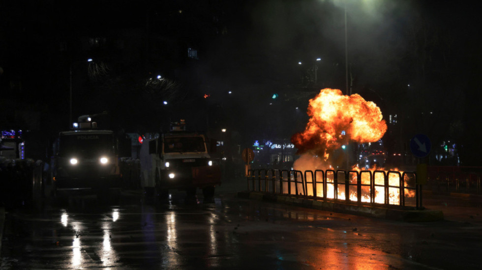 “U hodh gaz lotsjellës në xhami”, Bardhi: Akt i rëndë dhe i papranueshëm