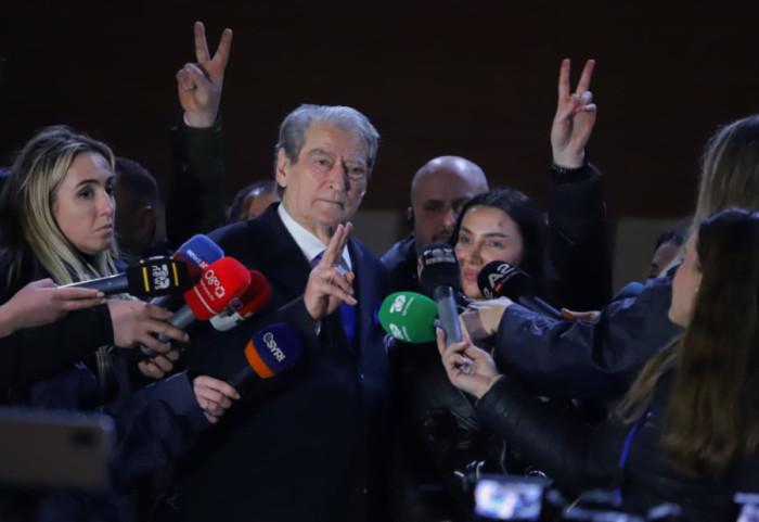 “E mbushën xhaminë me gaz lotsjellës”, Berisha: Zoti i vraftë!