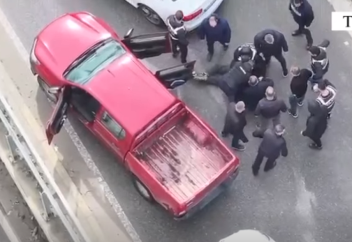 Aksion si në filma, kapet kamionçina plot me kanabis në 'Unazën e Madhe'