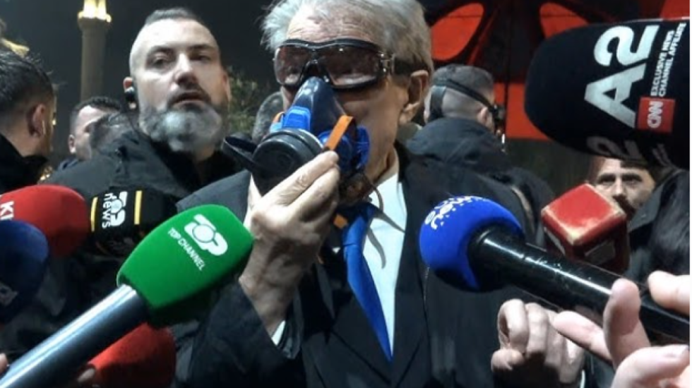 “Nuk mbajmë një kufomë politike në pushtet”, Berisha – Ramës: Do sulmojmë selitë e PS në gjithë vendin