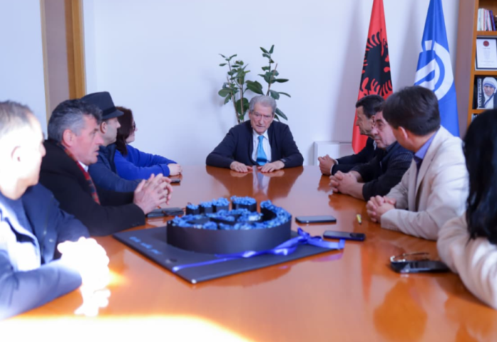 Berisha takohet me përfaqësues të diasporës, thirrje për protesta në ambasada e institucionet ndërkombëtare