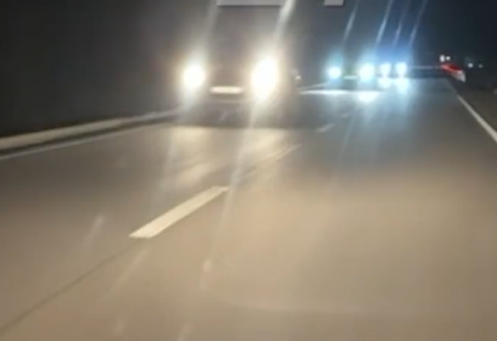 Me qindra të bllokuar prej 3 orësh, zhbllokohet aksi Maliq-Gramsh