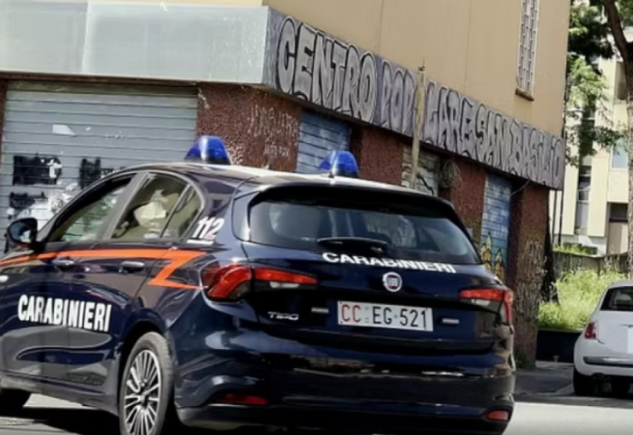 Shisnin drogë teksa mbanin fëmijët në makinë, arrestohen mamatë-shpërndarëse në Napoli