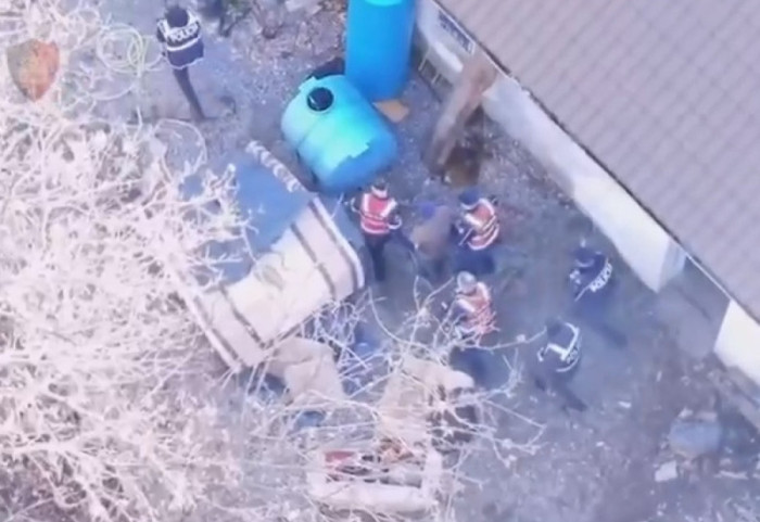 Arsenal armësh dhe kanabis, policia zbulon me dron vendndodhjen