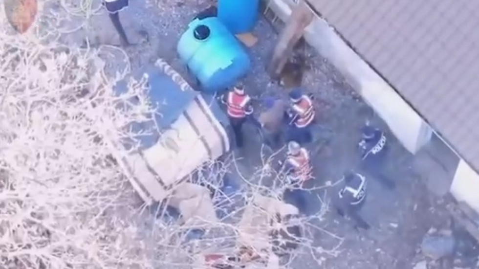 Arsenal armësh dhe kanabis, policia zbulon me dron vendndodhjen