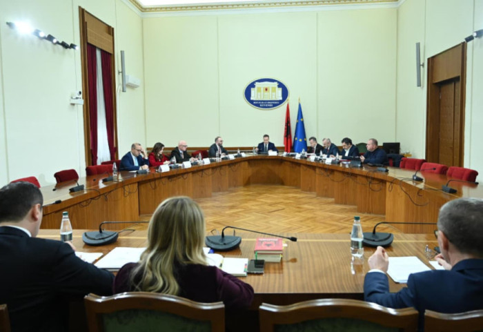 “Kuvendi të autorizojë arrestimin e Ballukut”, Manja i përgjigjet opozitës: Masat e SPAK, të mjaftueshme