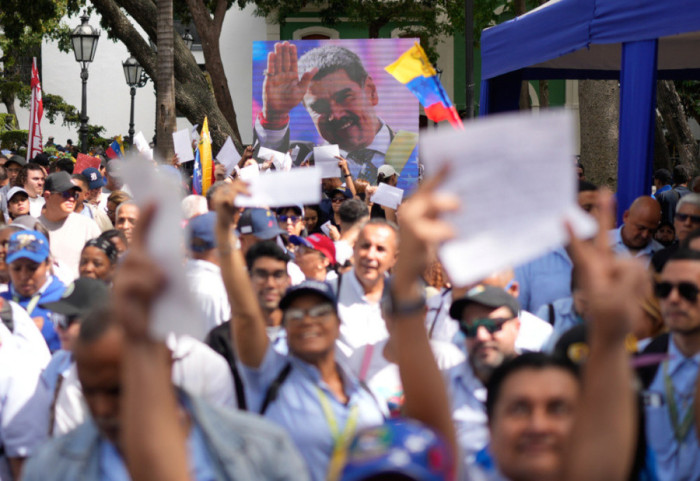 Zvicra bllokon 752 milionë euro të dyshuara se i përkasin ish-presidentit Maduro