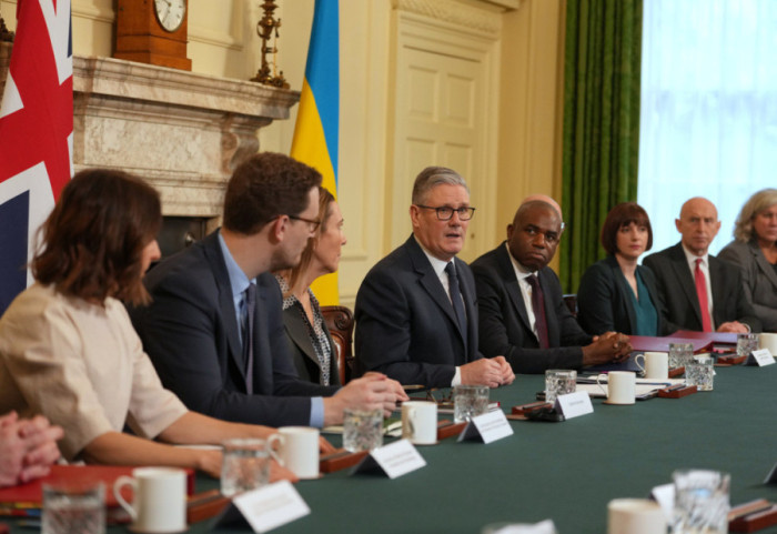 Në 4-vjetorin e luftës, Londra shpall paketën më të madhe të sanksioneve kundër Rusisë