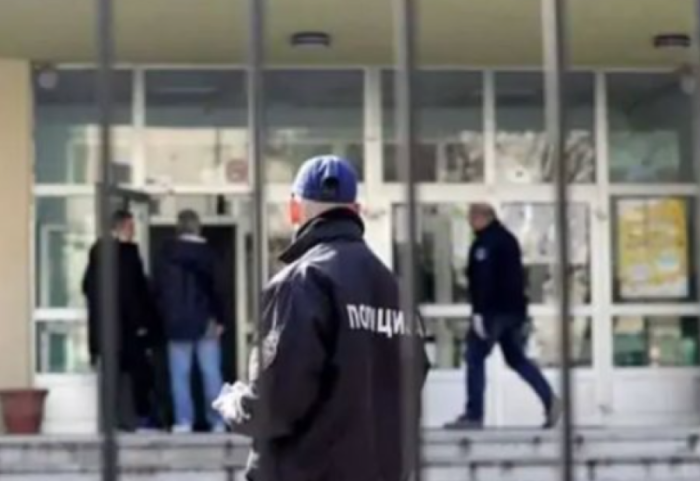 Sërish alarm për bombë në disa shkolla në Tetovë e Shkup, evakuohen nxënësit