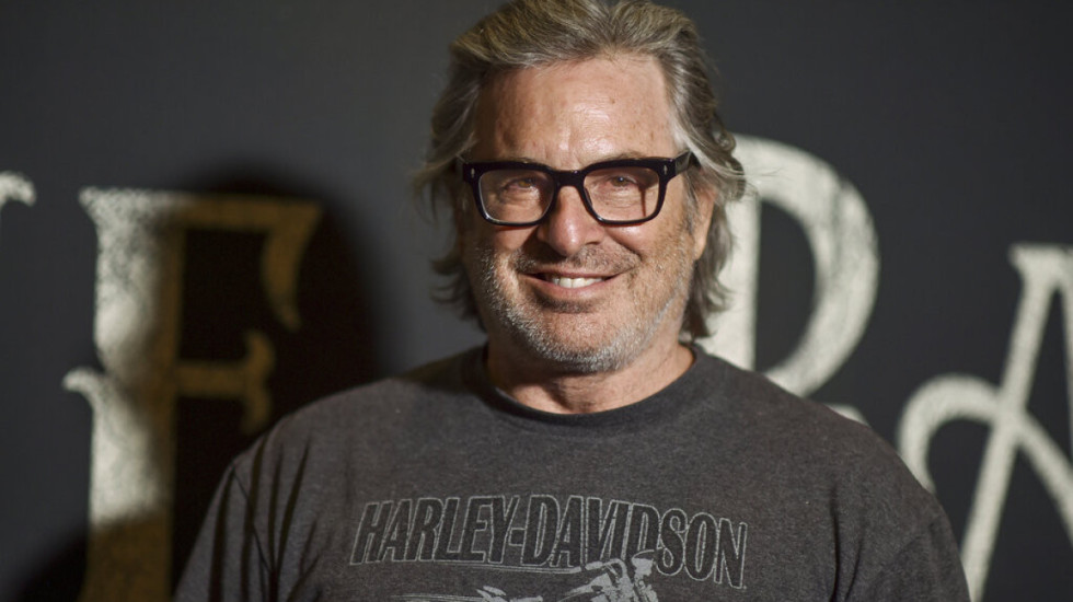 Ndahet nga jeta ylli i Lizze McGuire, Robert Carradine