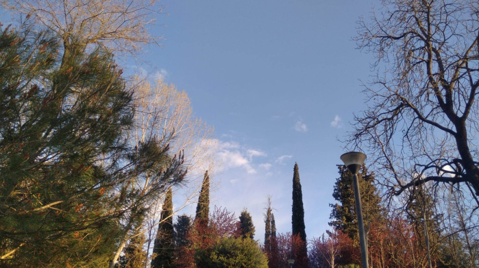 E shtuna me kthjellime dhe reshje të izoluara shiu