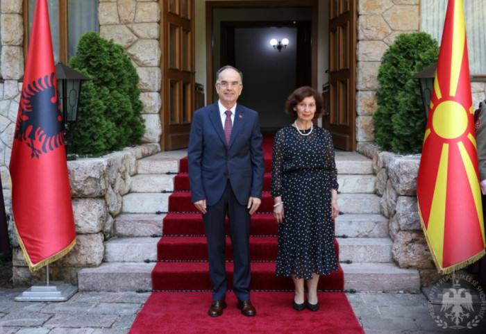 Begaj nga Shkupi: Të zbatohet ligji për shqipen; Presidentja e RMV: Kënaqësi të shohësh Shqipërinë më pranë BE-së