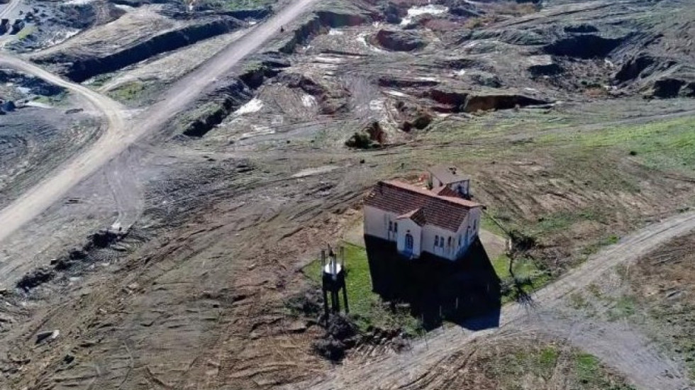 Fshati që sakrifikoi veten për të shuar etjen e një qyteti të tërë