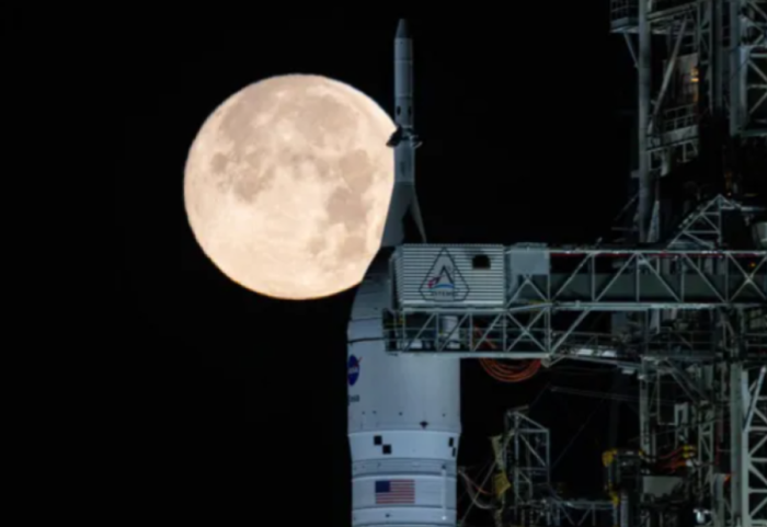 NASA ndryshon planet për uljen në Hënë