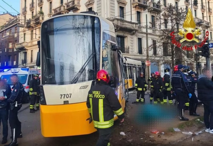 “Dy të vdekur dhe 50 të plagosur”,  tragjedi në Milano: Tramvaji del nga shinat, përplaset me një pallat
