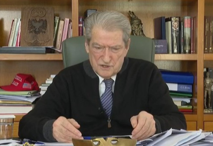 Berisha paralajmëron “dimensione të reja” të protestës: Kryengritja paqësore është e pandalshme