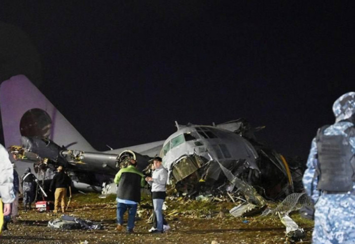 Rrëzohet një aeroplan ushtarak kolumbian, 66 të vrarë