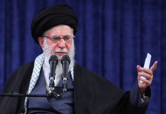 Irani konfirmon vdekjen e Khamenei-t, festime në Teheran